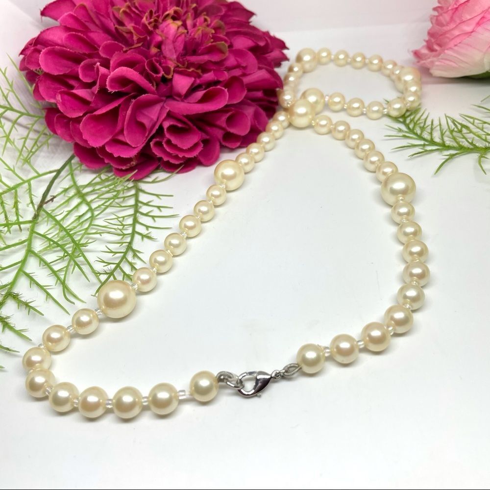 Lustrous Cream Pearl Strand Necklace - Timeless Elegance - Picture 5 of 7